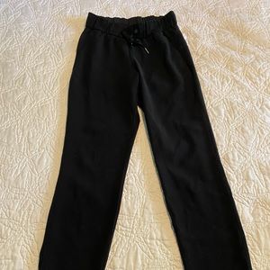 Straight leg Lululemon on the fly pants